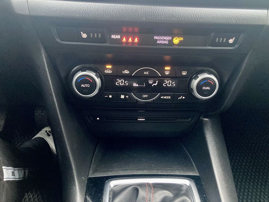 Мазда 3, дизель 2.2, 2015 року