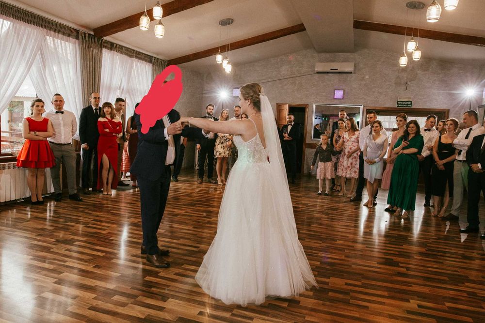 Suknia ślubna z tiulem