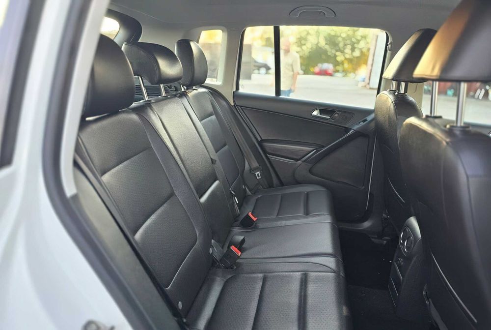 Volkswagen Tiguan S      2016