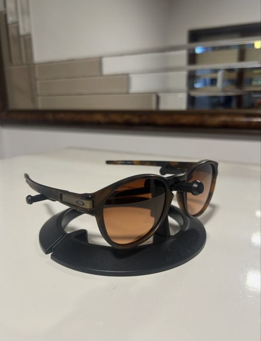 Oakley latch original