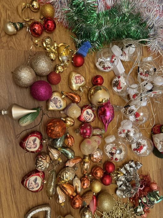 Новорічні іграшки