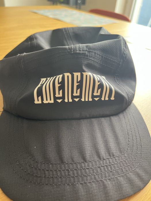 Czapka Molesta Ewenement