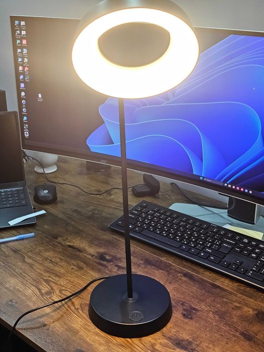 Lampki biurkowe LED – IKEA OBEGRÄNSAD + lampka USB, 2 szt.