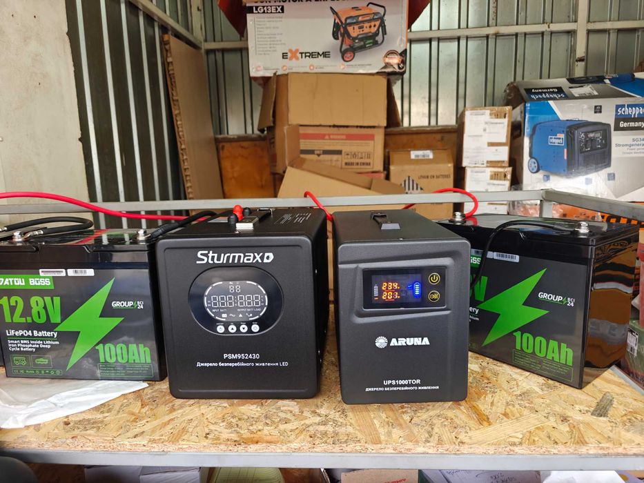 Інвертор Sturmax PSM951215 12-220В LED 1000 ВA з 100aH акумом LiFePo4