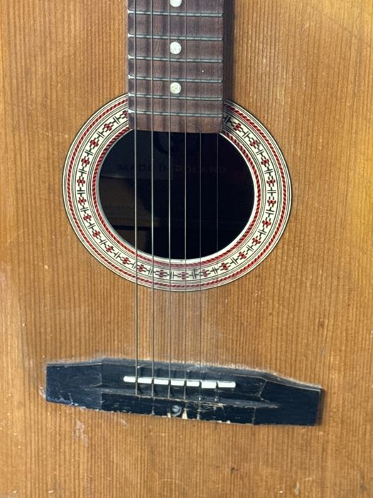 Stara gitara.