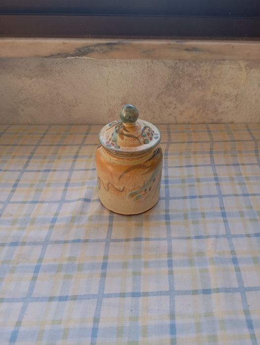 Pote em cerâmica artesanal com tampa – decoração rústica