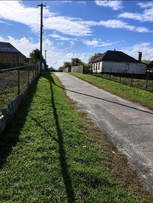 Продаж ділянки з комунікаціями в центрі Геронимівки