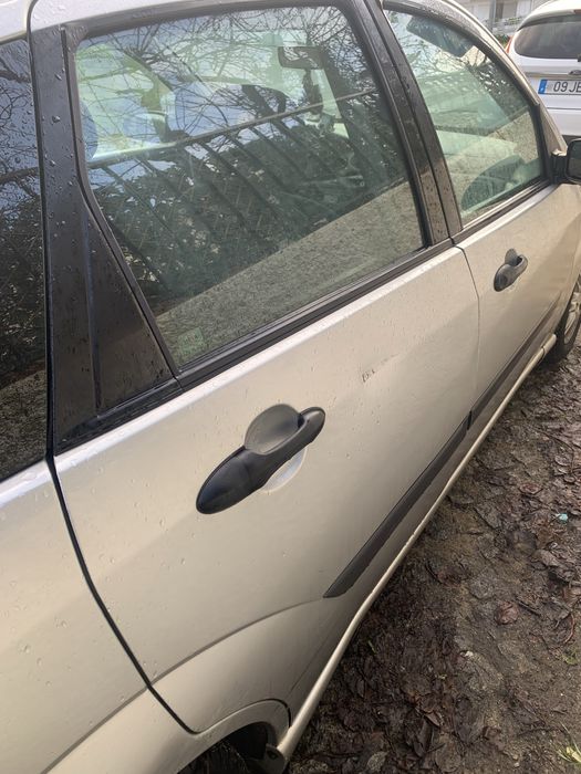 Ford Focus 1.6 Gasolina — 1999 | Fiável e pronto a andar