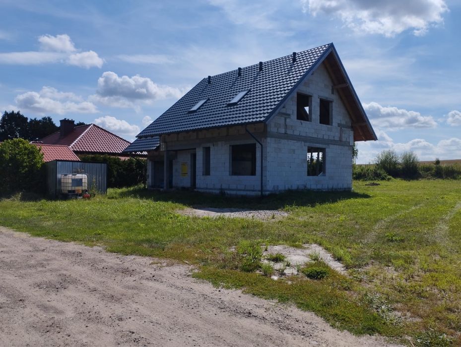 Dom w stanie surowym otwartym