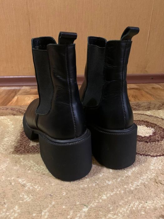 Зимові шкіряні жіночі ботинки