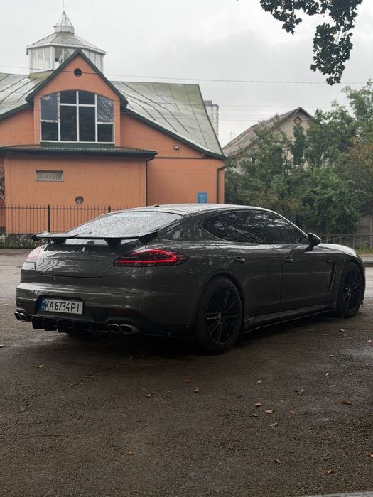 Porsche Panamera 4