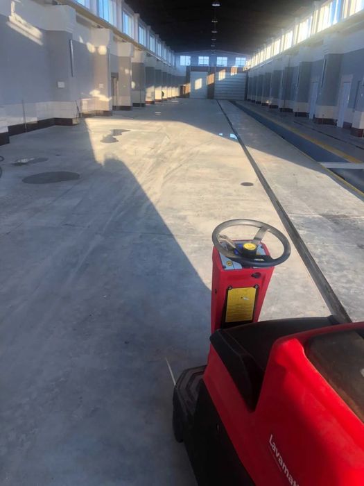 Професійне миття підлоги Будівельний клінінг Миття промислової підлоги