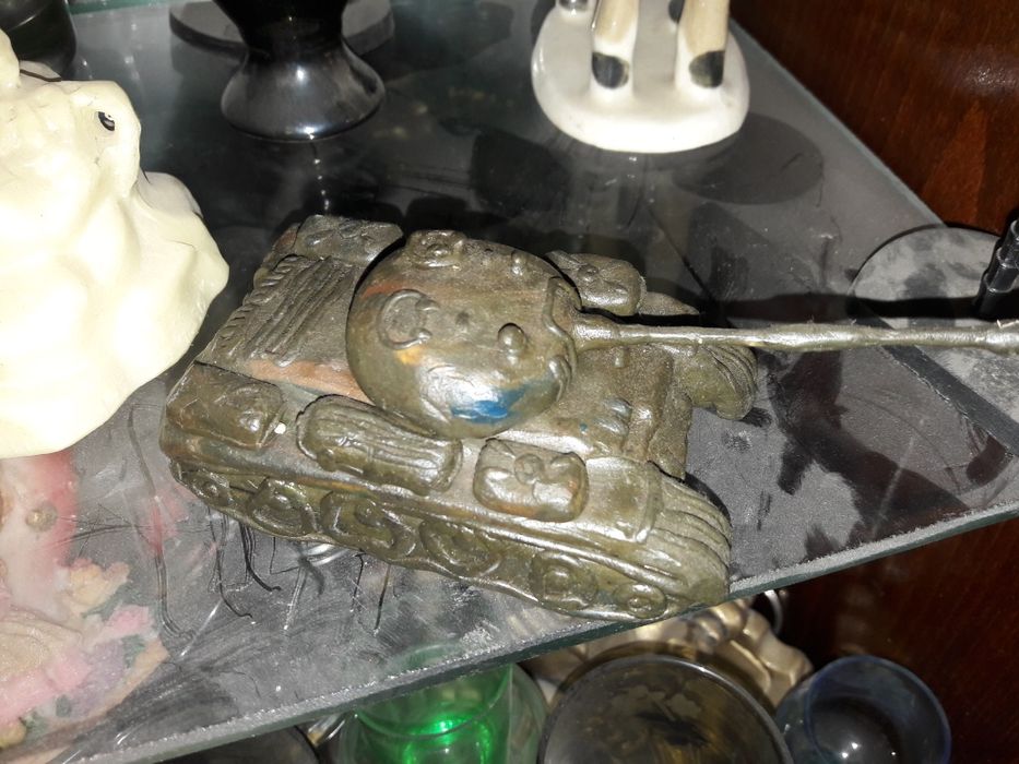 Коллекционная скульптура  танка