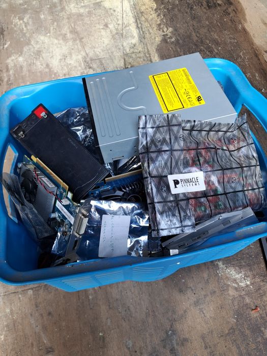 Złom komputerowy cały koszyk