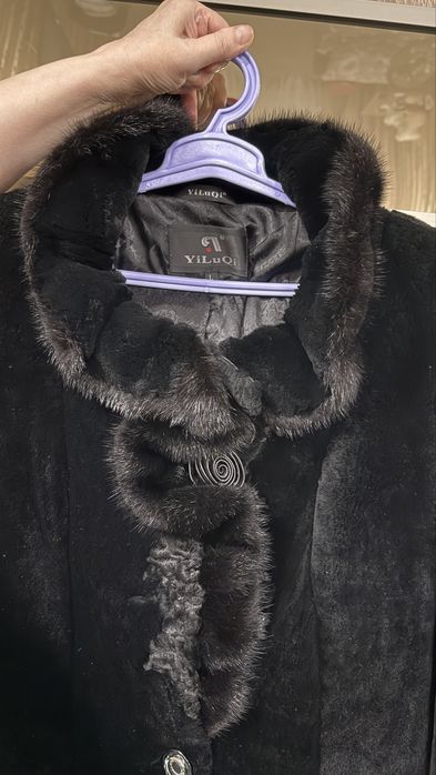 Шуба натуральний мутон, воротнік стійка оброблений норкою