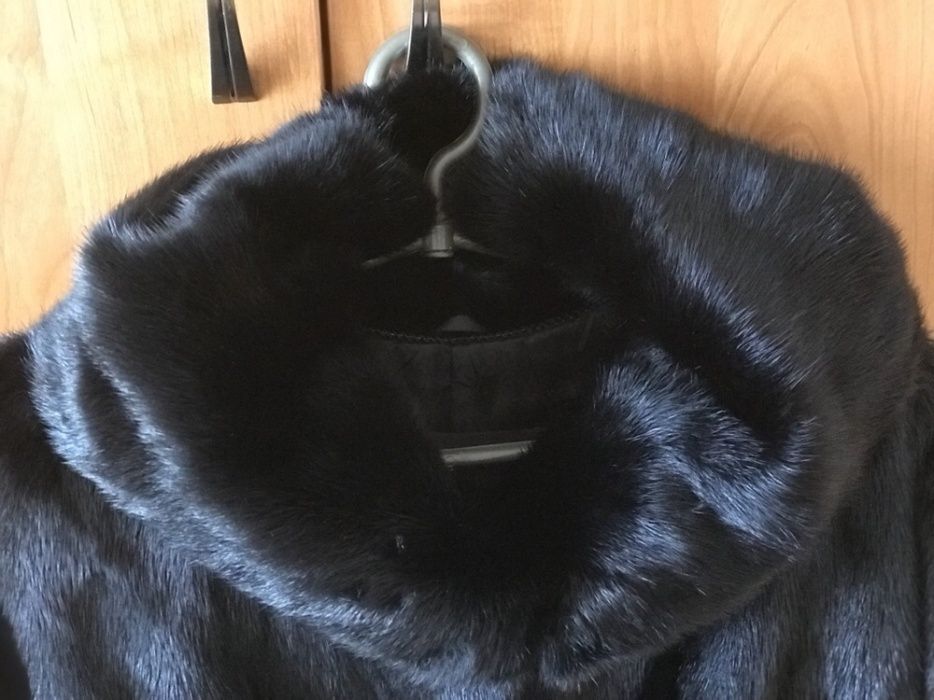 Норкова шуба автоледі з капюшоном