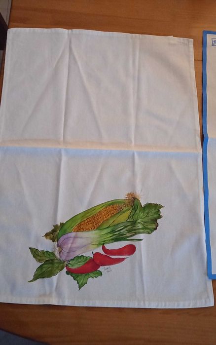 Panos de cozinha pintados à mão no tecido