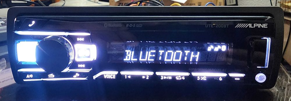 Alpine UTE-200BT c/ novo ligação Bluetooth e USB
