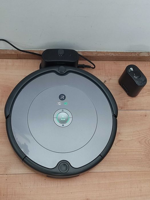 Roomba Roomba iRobot 697 Mobile Remote Control from Anywhere