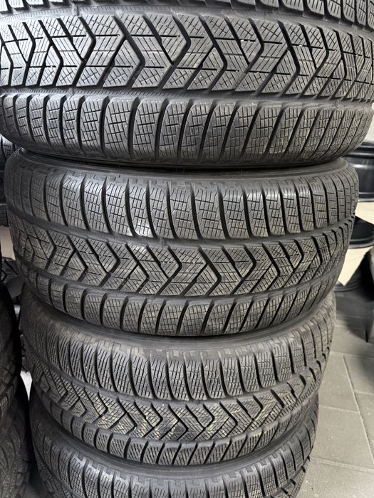 Хороші шини зимові 255/55/18 Pirelli scorpion