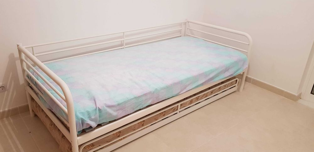 Cama individual com gaveta