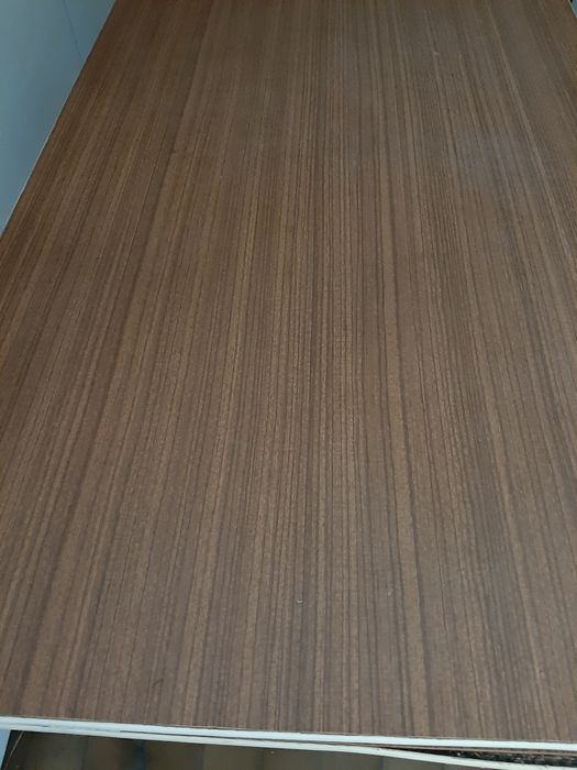 Mesa de cozinha e 2 bancos