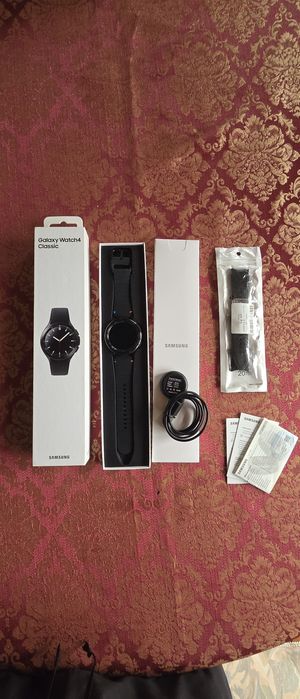 Продам годовалые Samsung Galaxy Watch 4, 46 мм, в новом состоянии