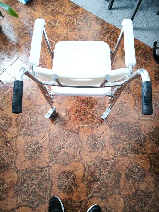 Cadeira de rodas para banho etc