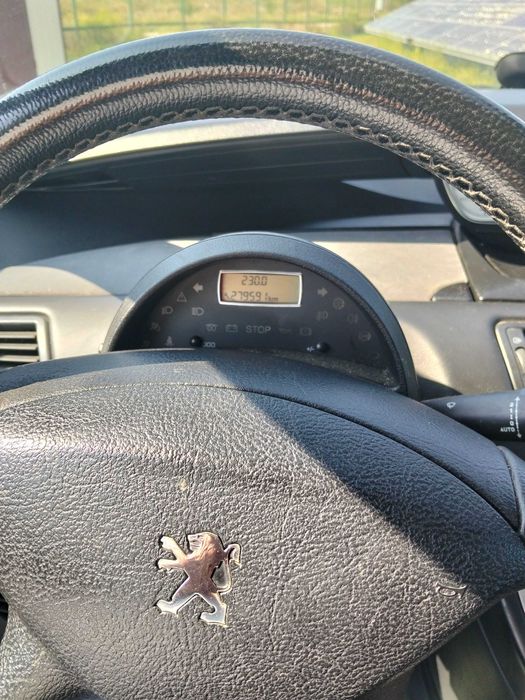 Автомобіль Пежо 807