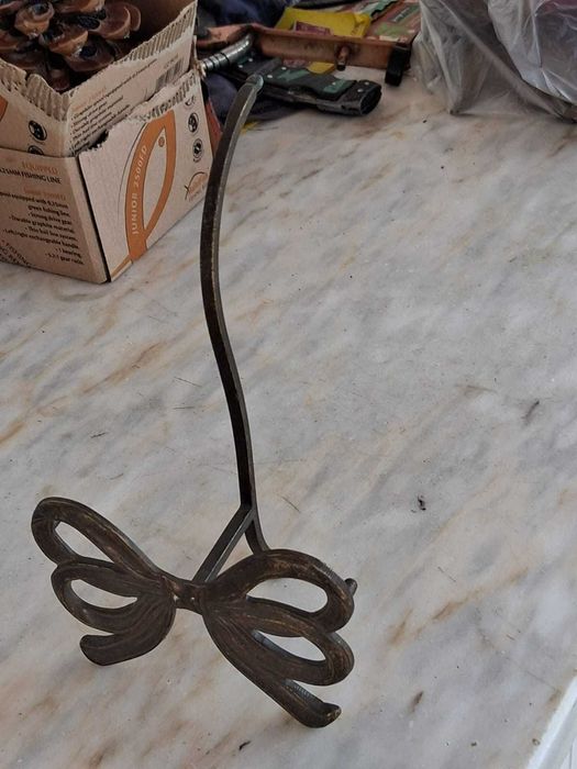 suporte metalico para pratos ou molduras