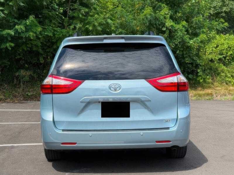 2015 Toyota Sienna XLE Premium 8-Passenger