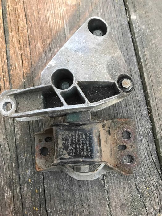 подушка двигателя(кронштейн)рено меган2 приборка