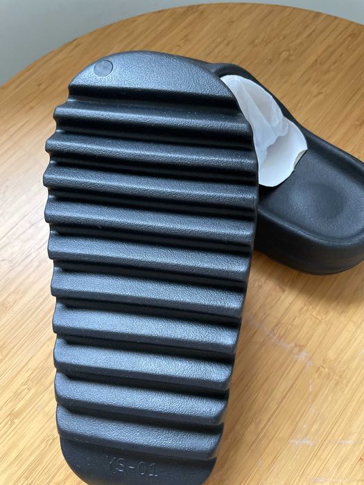 Klapki Yeeze YS-01 rozm. 8 (25,5 cm) czarne