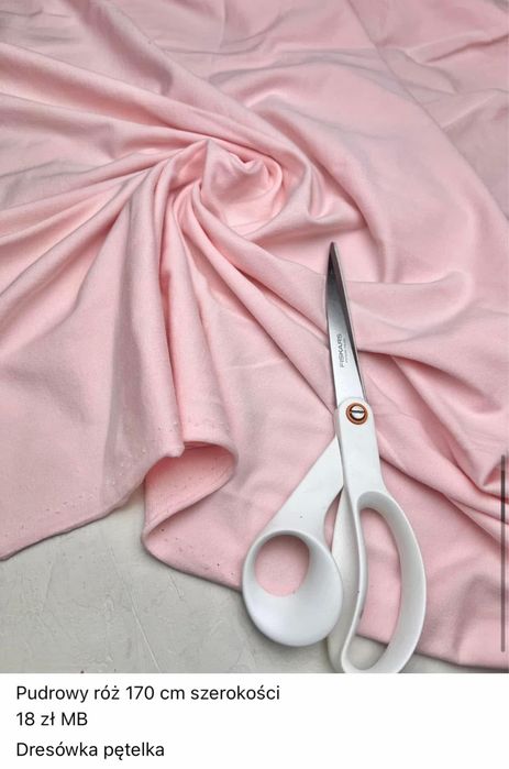 Sciagacz modrak i fuksja, dres bialy i roz