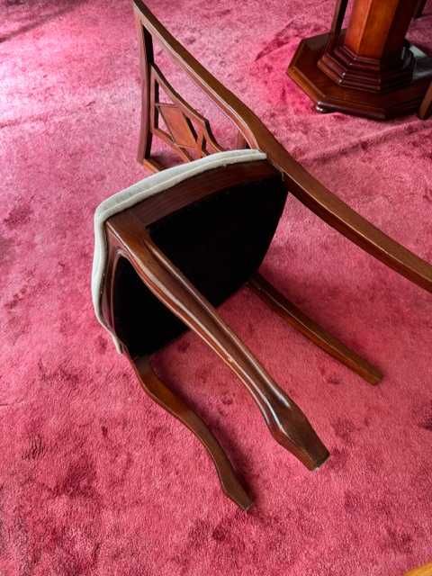 8 elegantes cadeiras de sala de jantar em cerejeira