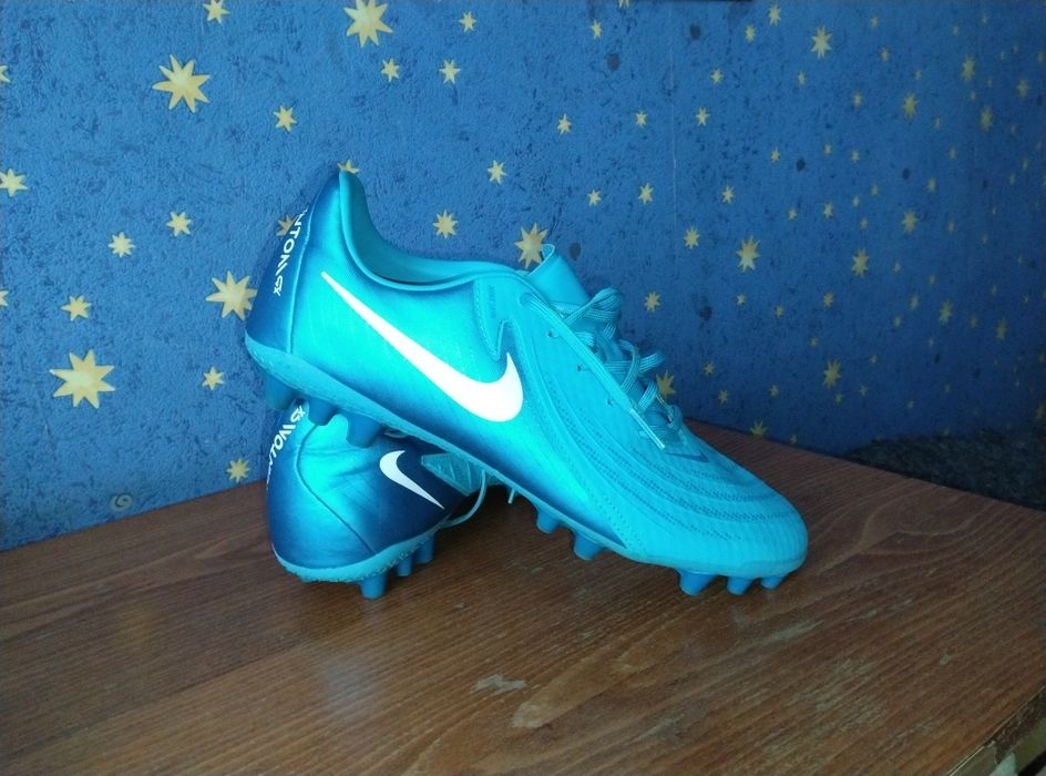 Футбольні бутси Nike Phantom GX