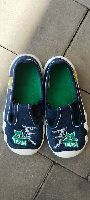 Kapcie w rozmiarze 25