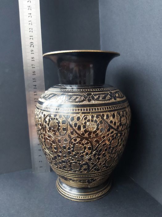 Вазы из металлические с рисунком