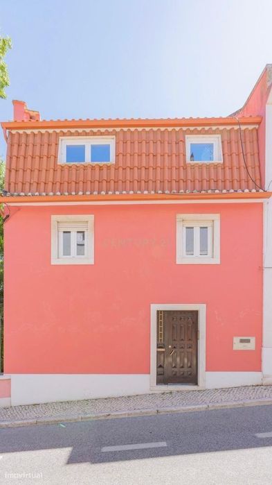 Moradia T5 à venda na Vila de Oeiras — Conforto, luminosidade e locali