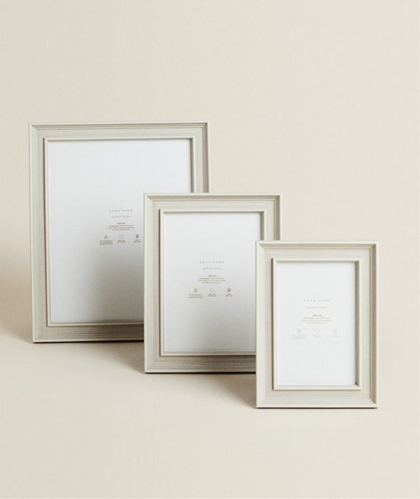 Small Frame with Raised Border and Relief424983274864650241