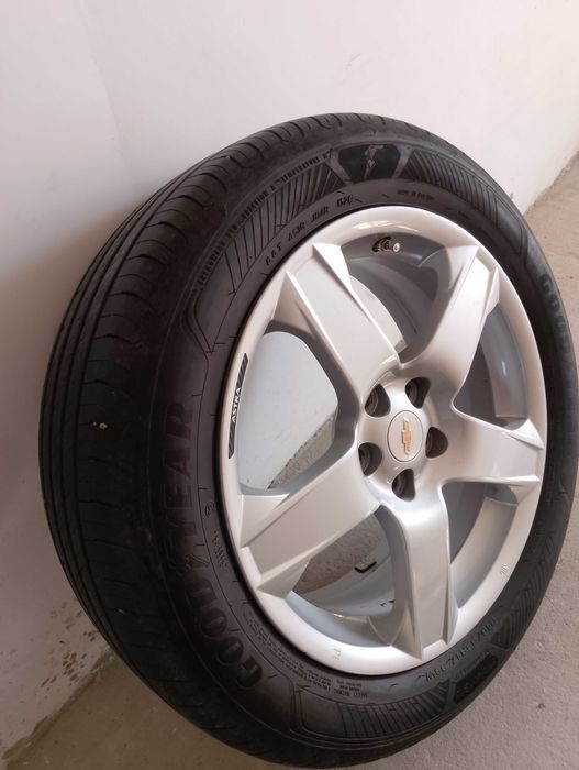 Шини GOODYEAR 215/55 R17 98W