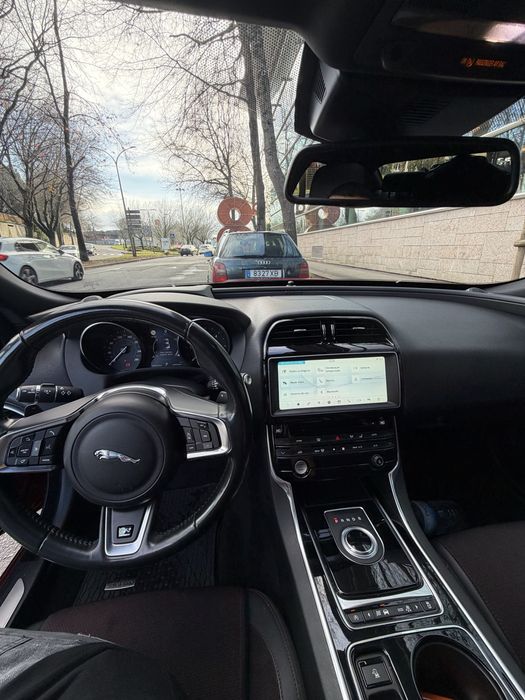 Jaguar XE 2.0D 180cv R-Sport Full-Extras