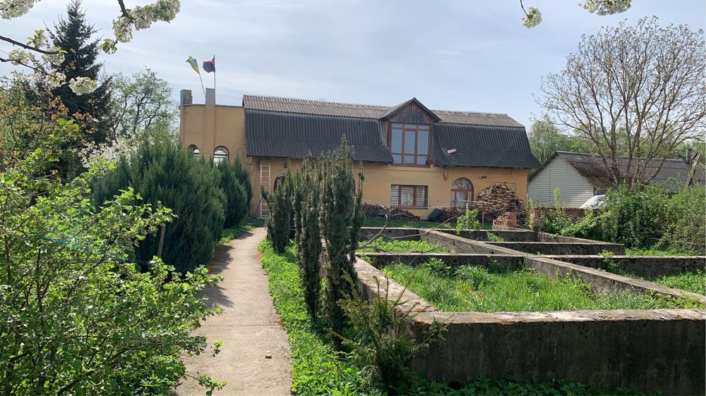 Житловий будинок чисте повітря вода тепло інтернет ….