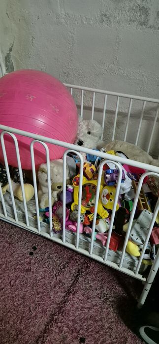 Cama em metal branca