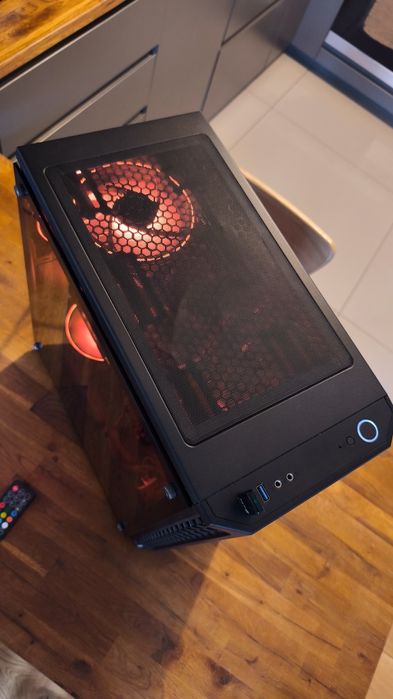 Komputer stacjonarny gamingowy AORUS 16gb RAM, ryzen 5, rx570, ARGB