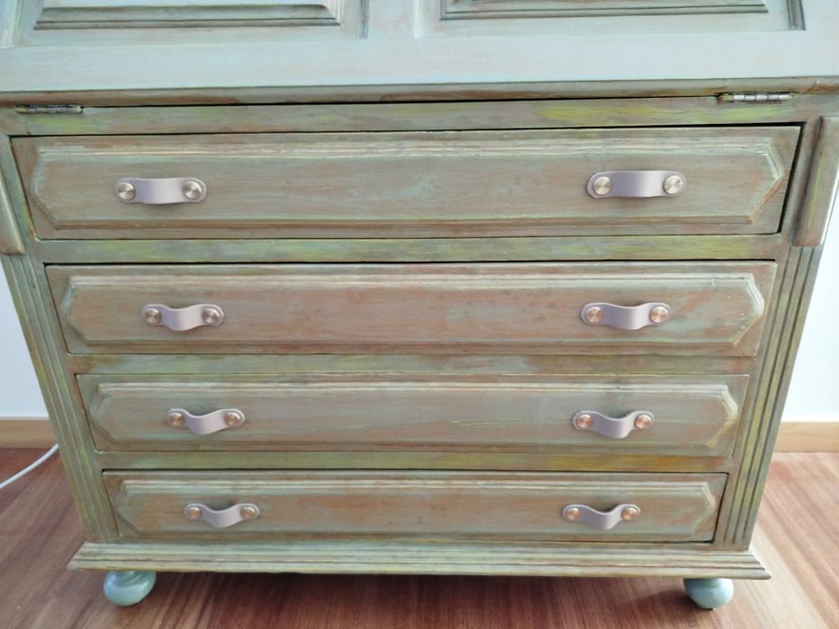 Armário de madeira + Escrivaninha