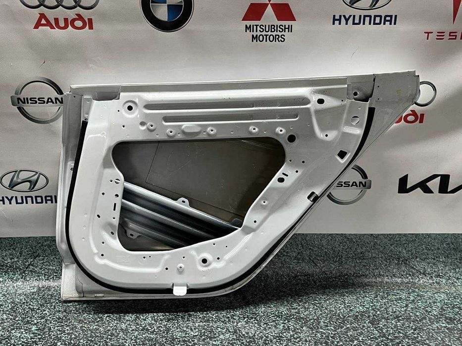 Двері задні праві Tesla Model 3 Highland 2024+