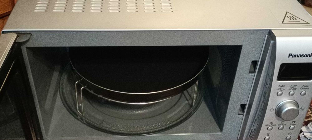 Doskonała  kuchnia mikrofalowa PANASONIC Inventer NN-GD468MEPG srebrna