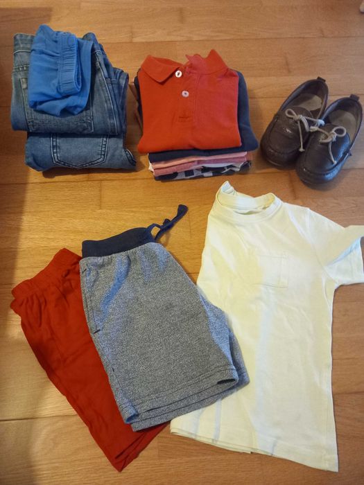 Lote de Roupas/ Calçado de menino 3-4anos