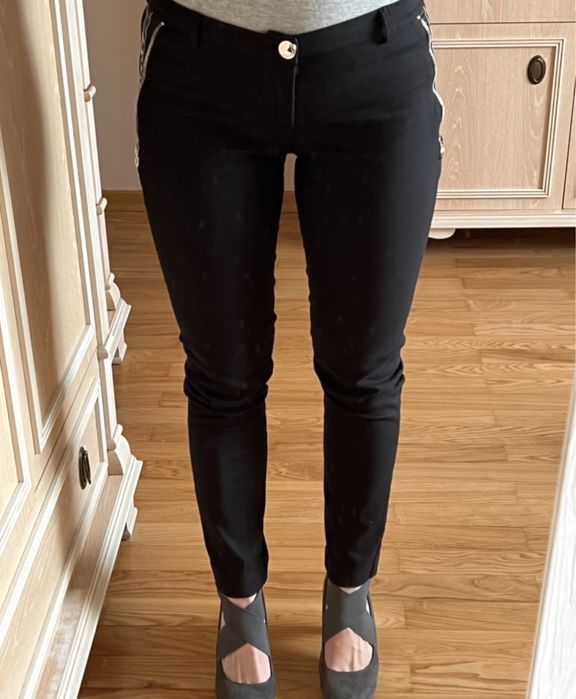 Spodnie czarne eleganckie do pracy cygaretki Valentino VLNT